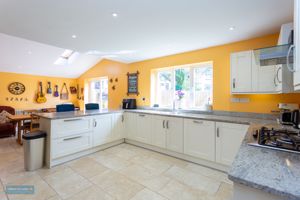 Kitchen/Diner- click for photo gallery